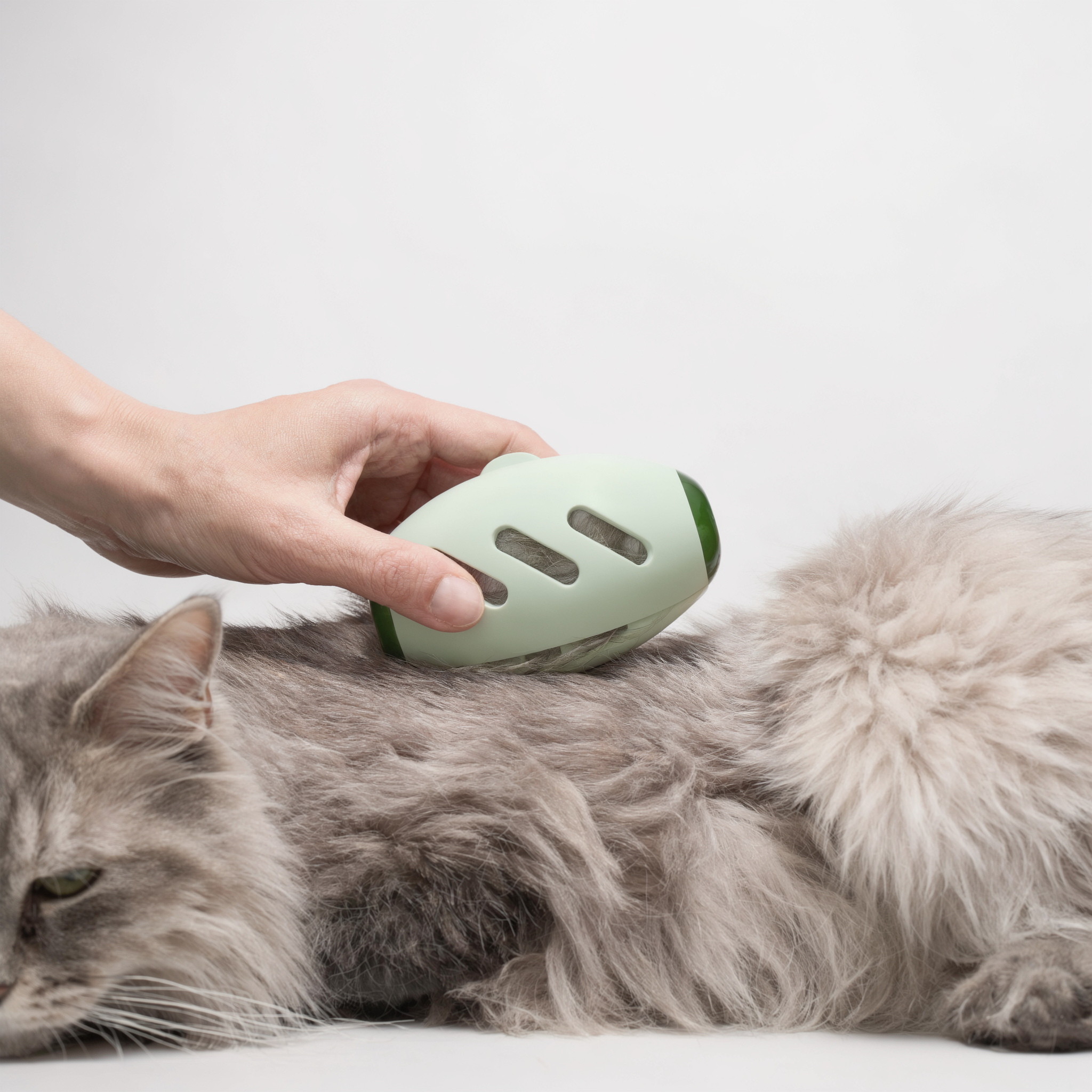 Reusable Lint Roller for Pet Hair – Washable Sticky Ball, Portable & Eco-Friendly